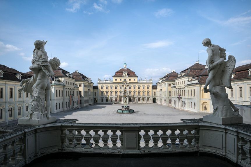 Residenzschloss Ludwigsburg, Blick über den Ehrenhof zum Alten Hauptbau